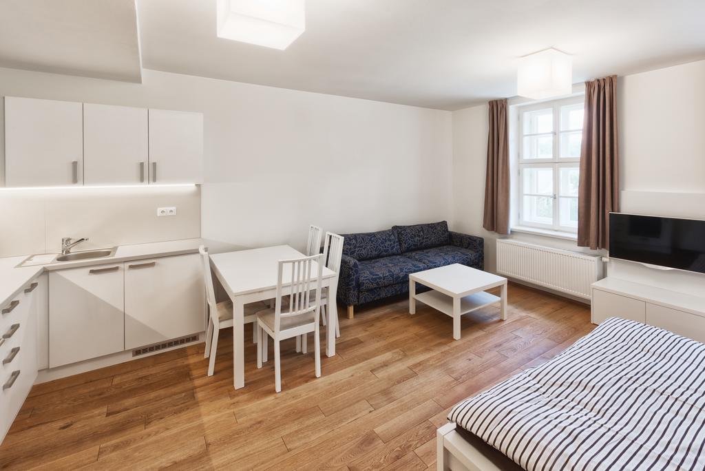 Theresian Apartment Остружна Екстер'єр фото